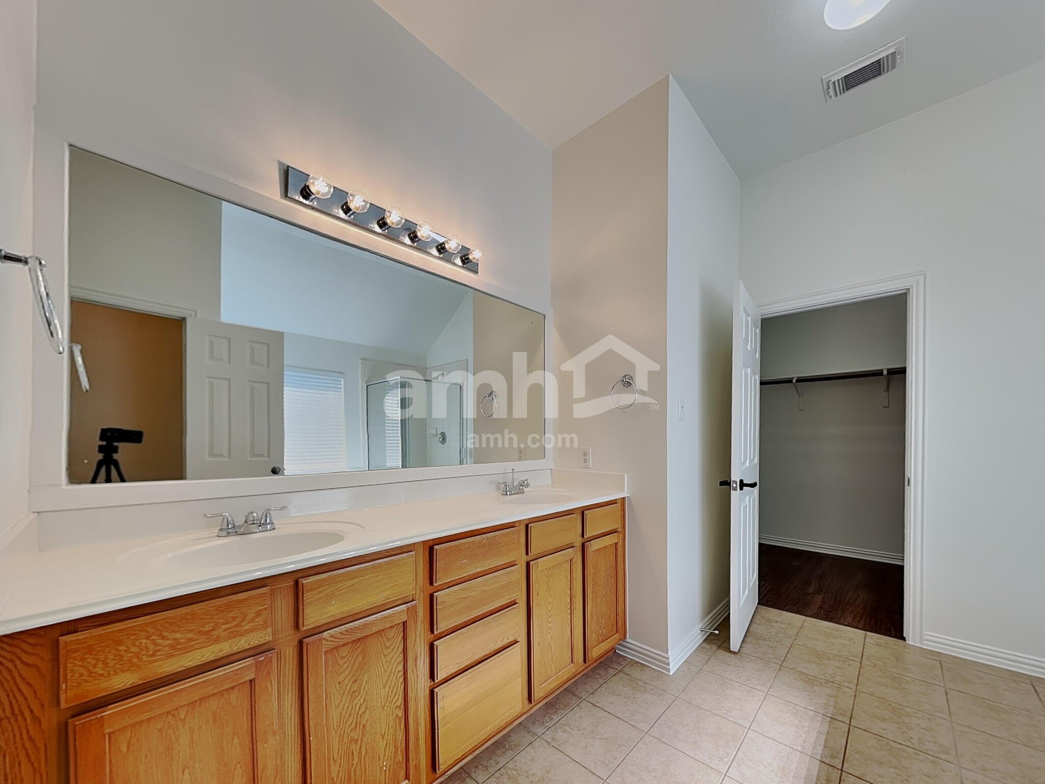 Building Photo - 20015 Leithcrest Way