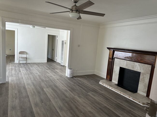 Great living space waiting for you. - 5027 2nd Ave