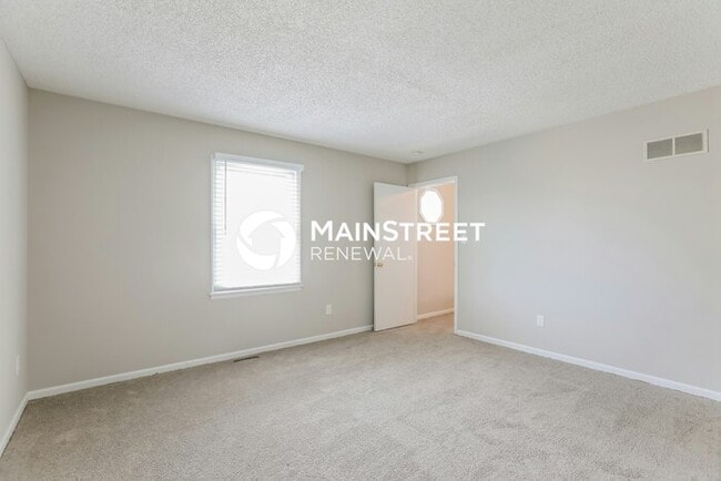 Building Photo - 3 Bedroom Pet-Friendly Home in LEES SUMMIT, MO with Main Street Renewal