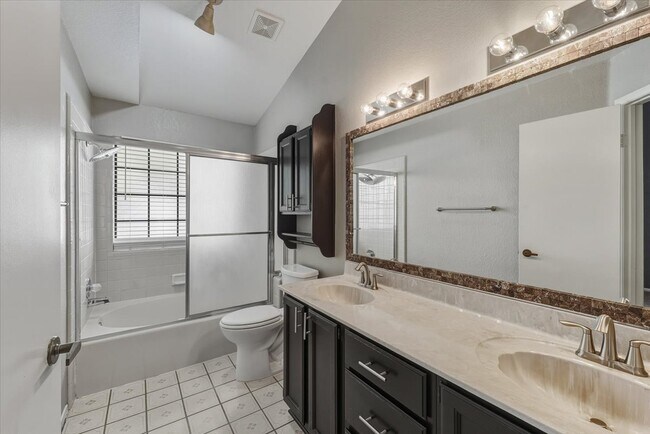 Building Photo - 4909 Fiesta Lakes St