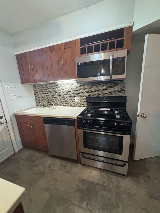 Building Photo - 162 Wesmond Dr