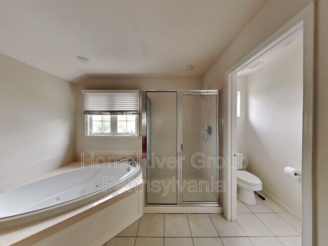 Building Photo - 145 Tanglewood Dr