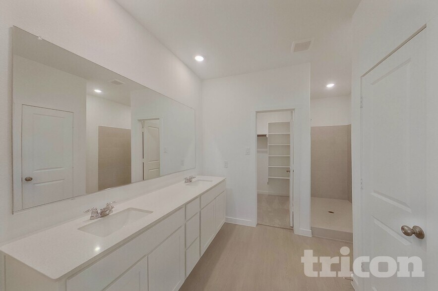 Building Photo - 1305 Francesca Dr