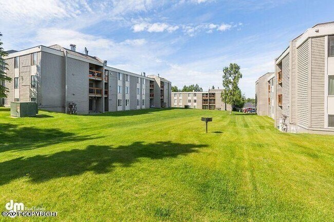 Building Photo - Recently updated affordable 2b/1.5 ba condo ... Don't Miss Out!