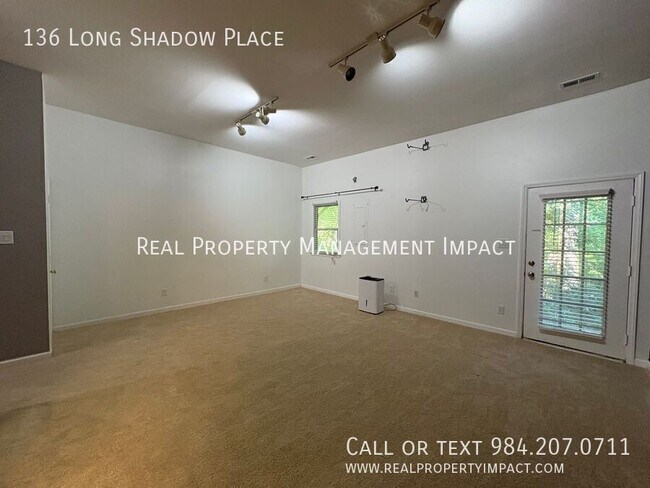 Building Photo - 136 Long Shadow Pl