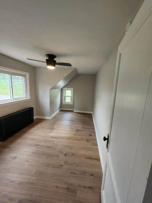 Building Photo - 3915-3917 Mount Troy