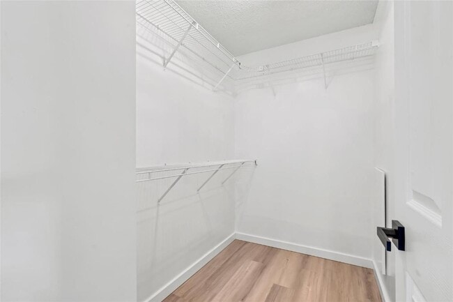 Building Photo - 802 Notre Dame Dr