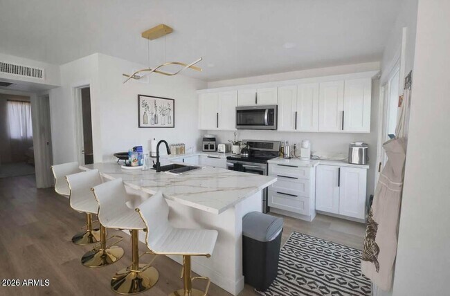 Building Photo - 14620 Yerba Buena Way