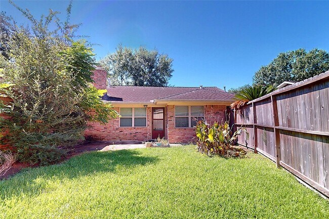 Building Photo - 5850 Braesheather Dr