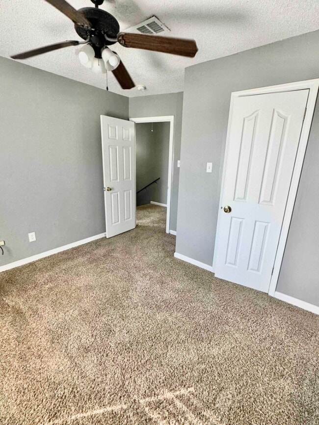 Building Photo - 446 W Parish Rd