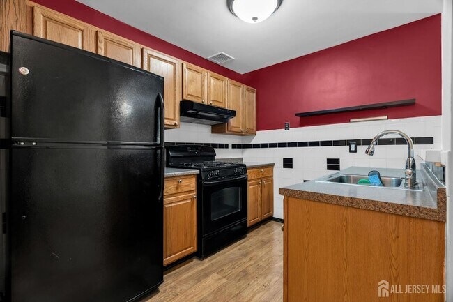 Building Photo - 19 Delavan Ct