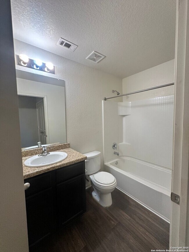 Building Photo - Move in Ready home in Foster Meadows For R...