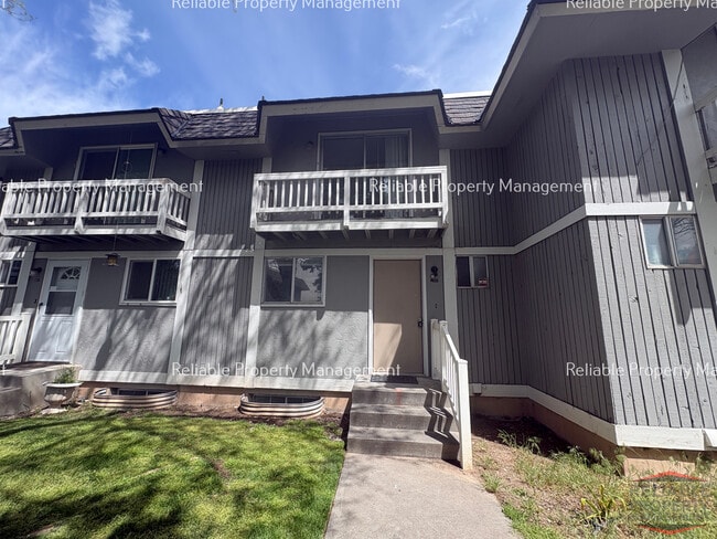 Building Photo - 1524 Falcon Dr