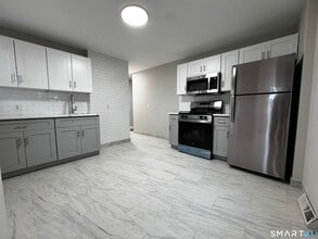 Building Photo - 45-51-51 Cowles St