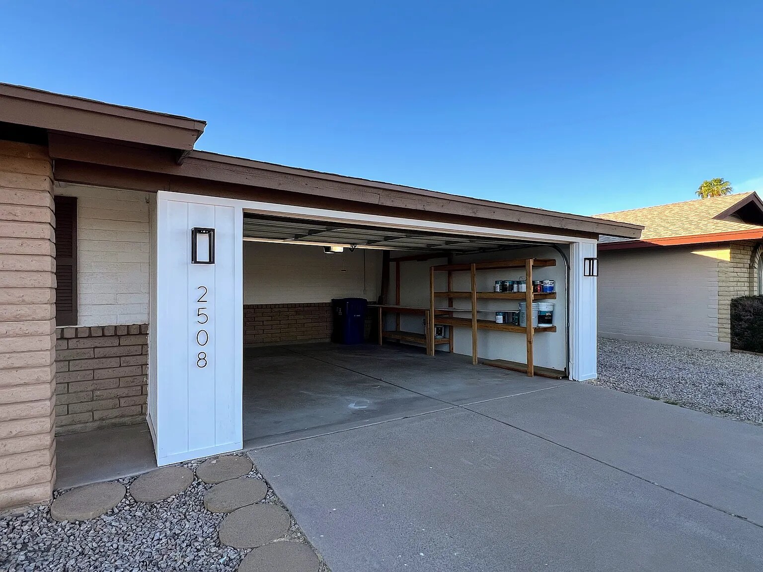 Building Photo - 2508 E Loyola Dr