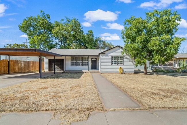 Primary Photo - Vintage Home in Medical District *HALF-OFF...