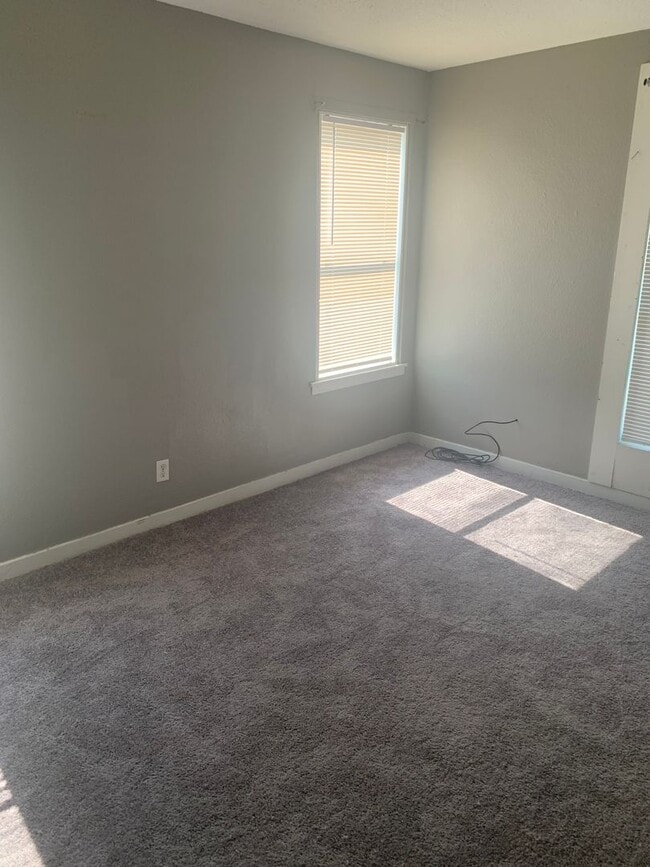 Building Photo - Bossier 2 bed 1 Bath Town home - Housing v...