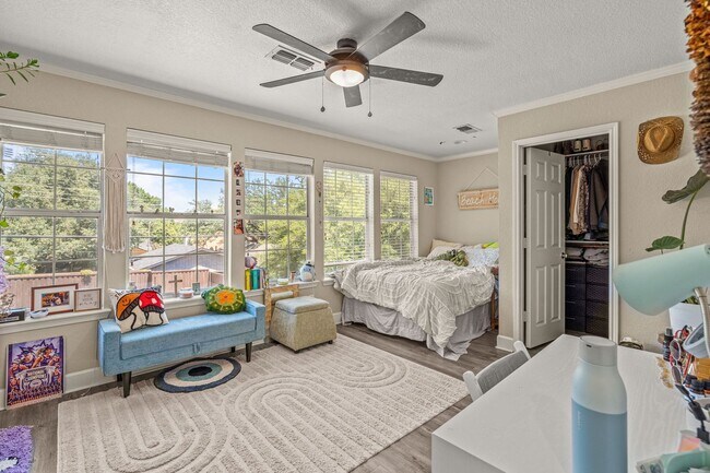 Building Photo - TCU-3518 Westcliff Rd