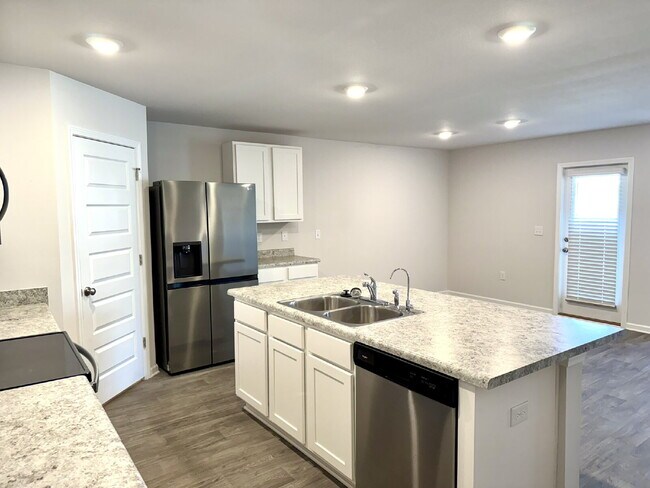 Building Photo - New rental in Brighton Oaks! Conveniently located off Hwy 231, this community conveniently close ...