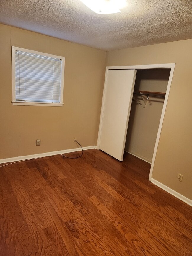 Building Photo - 407 N Foster Dr