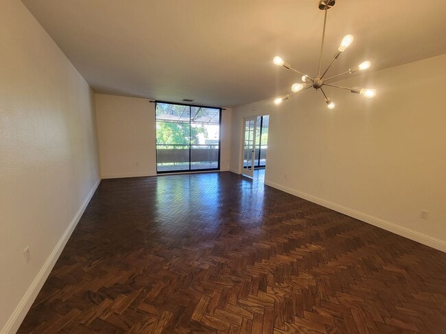 Building Photo - Stylish 2 Bed 1 Bath Midtown Apartment