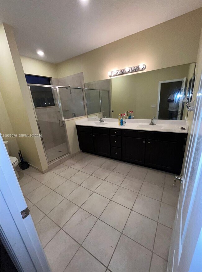 Building Photo - 3405 SE 1st St