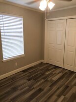 Building Photo - 828 Hardy Springs Cir