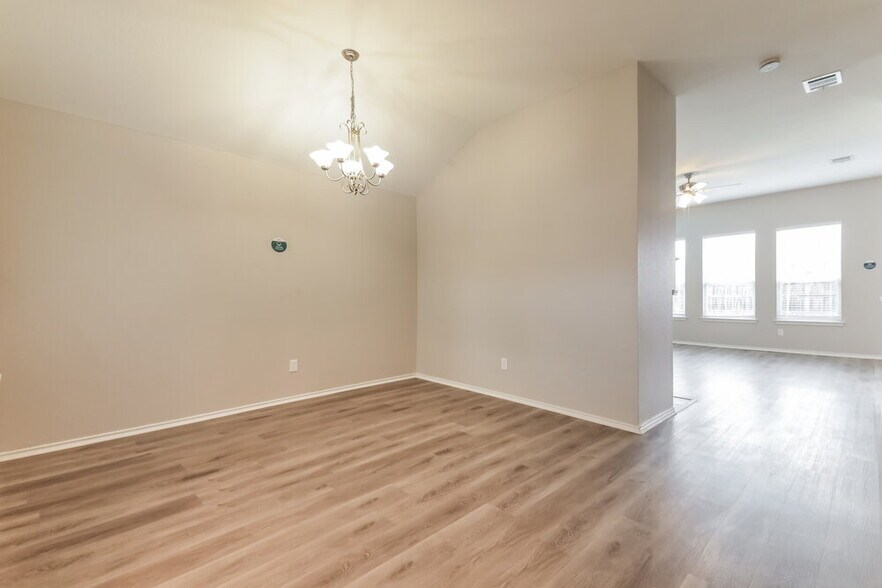 Building Photo - 506 Oxford Loop