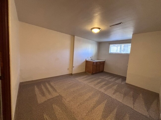 Building Photo - 4 bed, 2 Bath near Old Colorado City - MileStone Real Estate Services