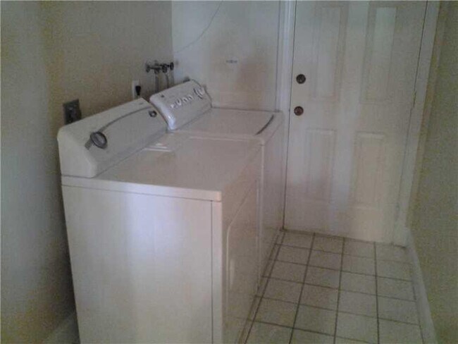 Building Photo - 9620 NW 42nd Ct