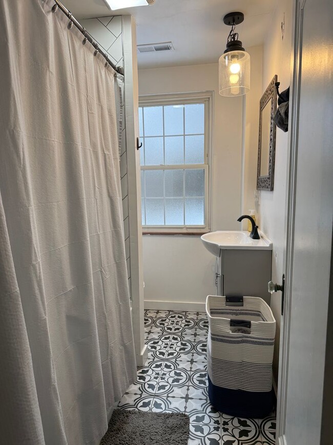 Building Photo - Sewickley - Just Reduced!