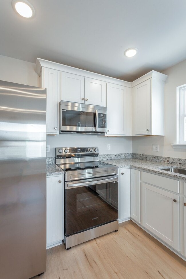 Building Photo - Brand-New 2 Bedroom Home in Chattanooga with Modern Finishes