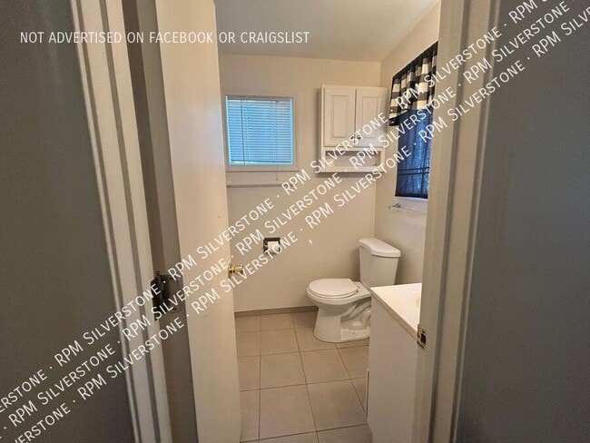 Building Photo - 3236 Caroline-