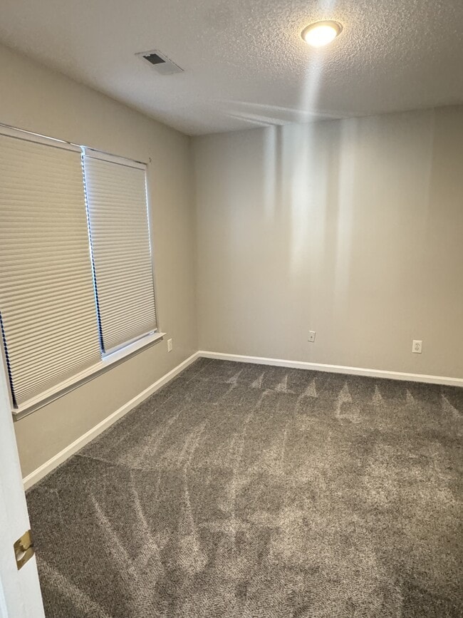 Building Photo - 1304 Wyngate Dr