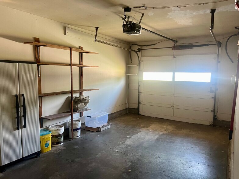 Building Photo - 2316 Barclay Rd