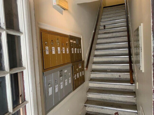 Building Photo - 213 N 2nd St