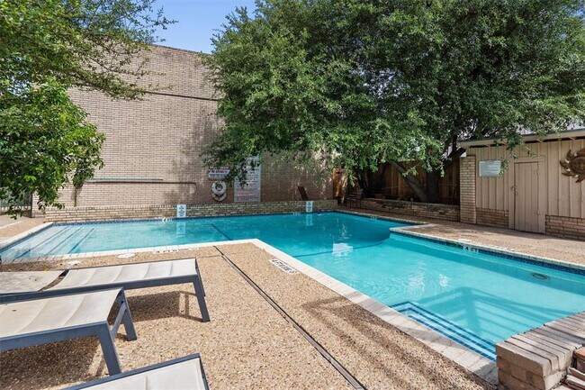 Building Photo - 2600 Penny Ln