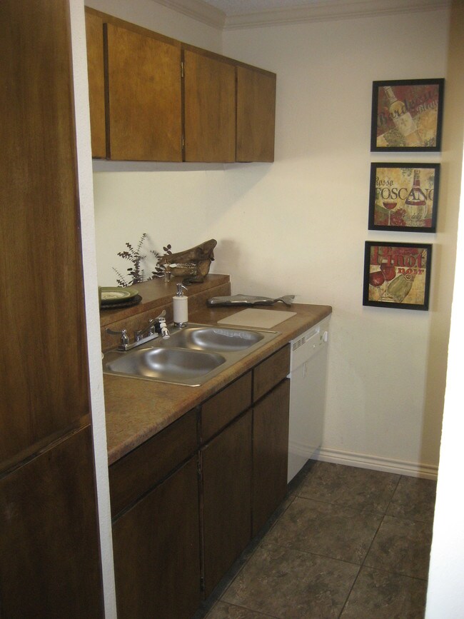 Building Photo - Uvalde Flats Apartments