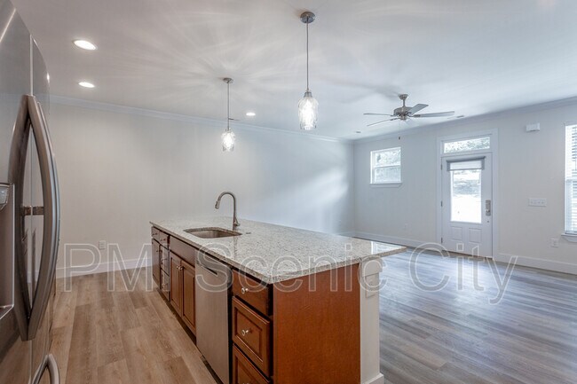 Building Photo - 1886 Young Rd SE