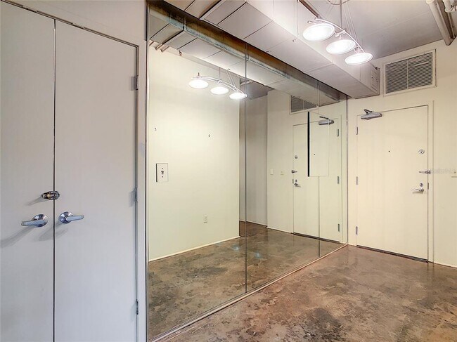 Building Photo - 10 N Summerlin Ave