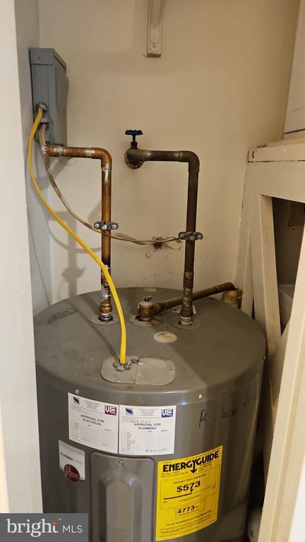 Building Photo - 909 Ravens Crest Dr