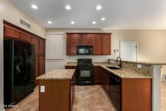 Building Photo - 2343 E Sunland Ave