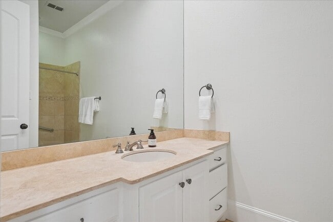 Building Photo - 6807 Lupton Dr