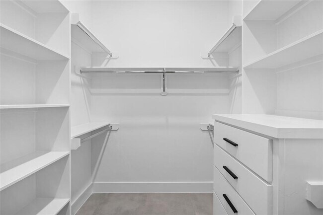 Building Photo - 2205 Staples St