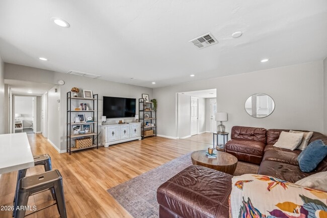 Building Photo - 1831 W Northview Ave