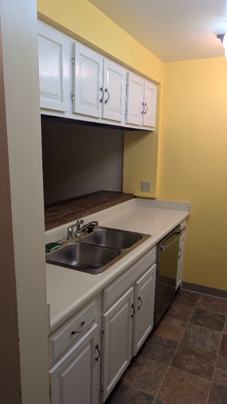 Building Photo - 2201 Romig Pl