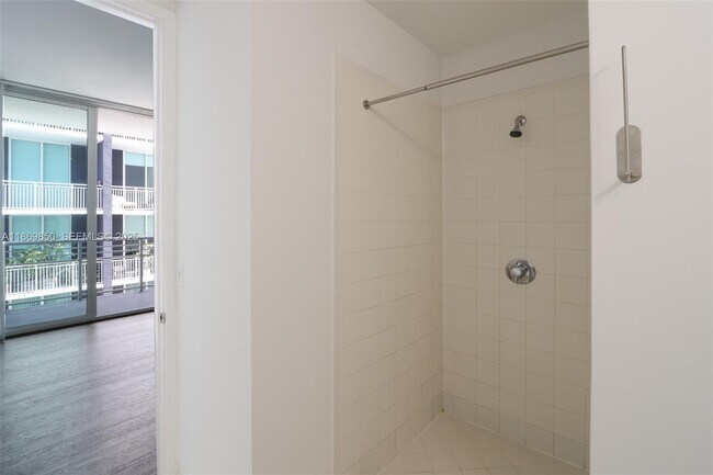 Building Photo - 2200 NE 4th Ave