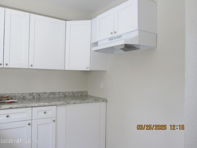 Building Photo - 1200 Bretta St