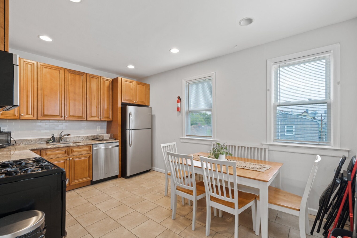 Building Photo - 37 W 50th St