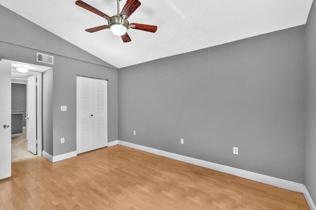 Building Photo - 2850 N Oakland Forest Dr